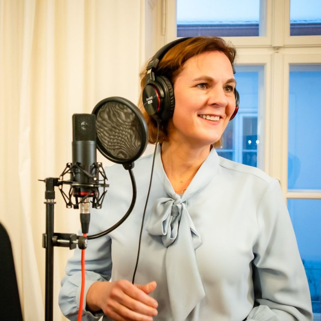 Stimme und Sprechen Sprecherausbildung Wien Teilnehmerin - Zentrum für Stimme & Sprechen Stimme und Sprechen Sprecherausbildung Wien Teilnehmerin